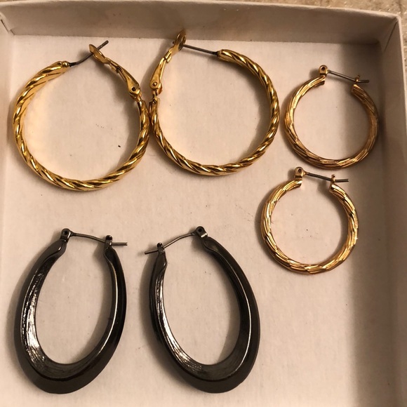 variety Jewelry - Three stylish hoop earnings!